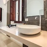 Domus San Giovanni Bed & Breakfast 4*