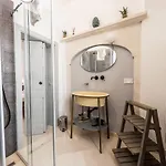 Domus San Giovanni Bed & Breakfast 4*
