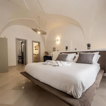 Domus San Giovanni Bed and Breakfast 4*
