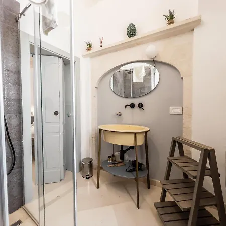 Domus San Giovanni Bed and Breakfast 4*