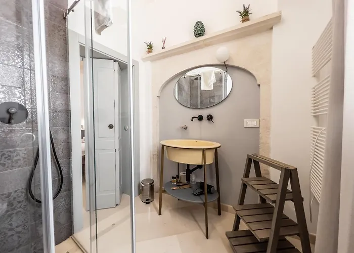 Domus San Giovanni Couette-café 4*